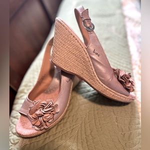 BOC Born 9 M Metallic Leather Flowers Slingback Platform Wedge Sandals NWT